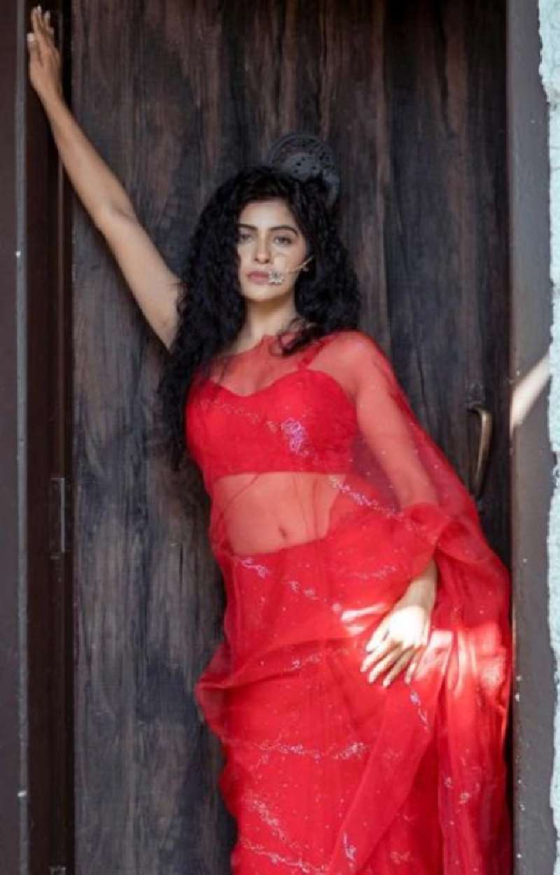 yukti kapoor red saree indian tv actress 6