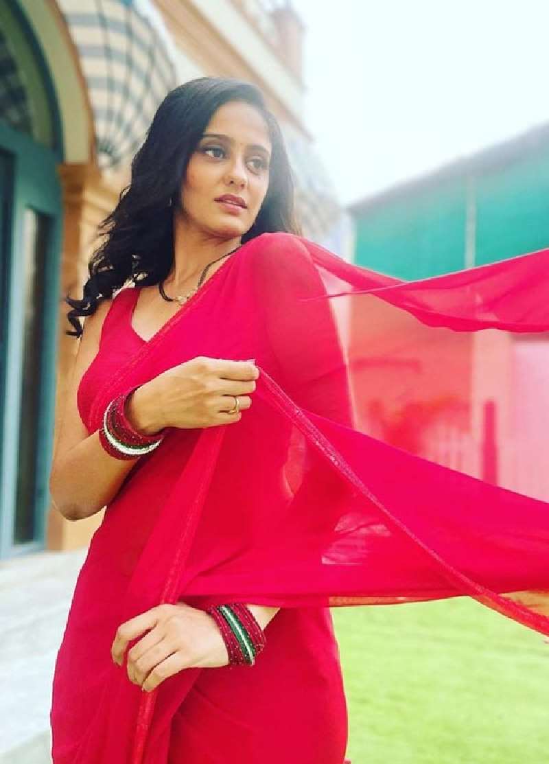 ayesha singh red saree indian tv actress 16