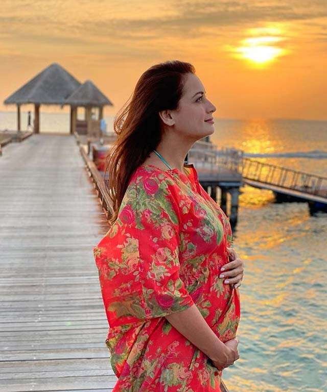 Dia Mirza pregnant baby bump dress bollywood actress