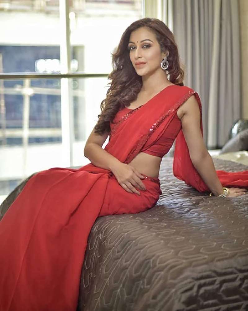 sunayana fozdar red saree indian tv actress 28
