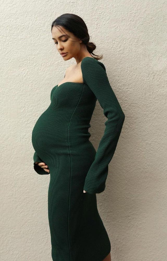 Lisa Haydon pregnant baby bump dress bollywood actress