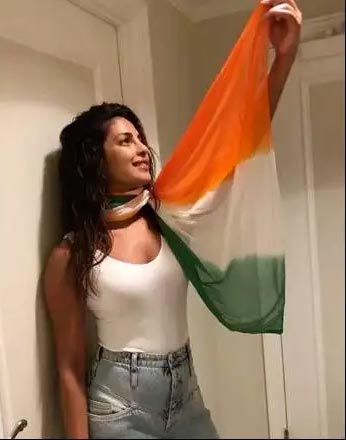 priyanka chopra tricolor tiranga indian flag scarf