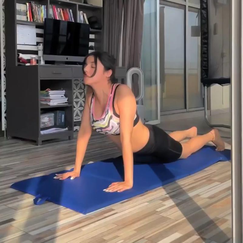 divya khosla kumar yoga sexy body 6