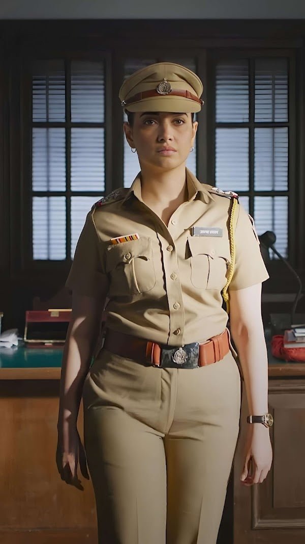 15 South Indian film actresses in police uniform. - SpideyPostsBlog