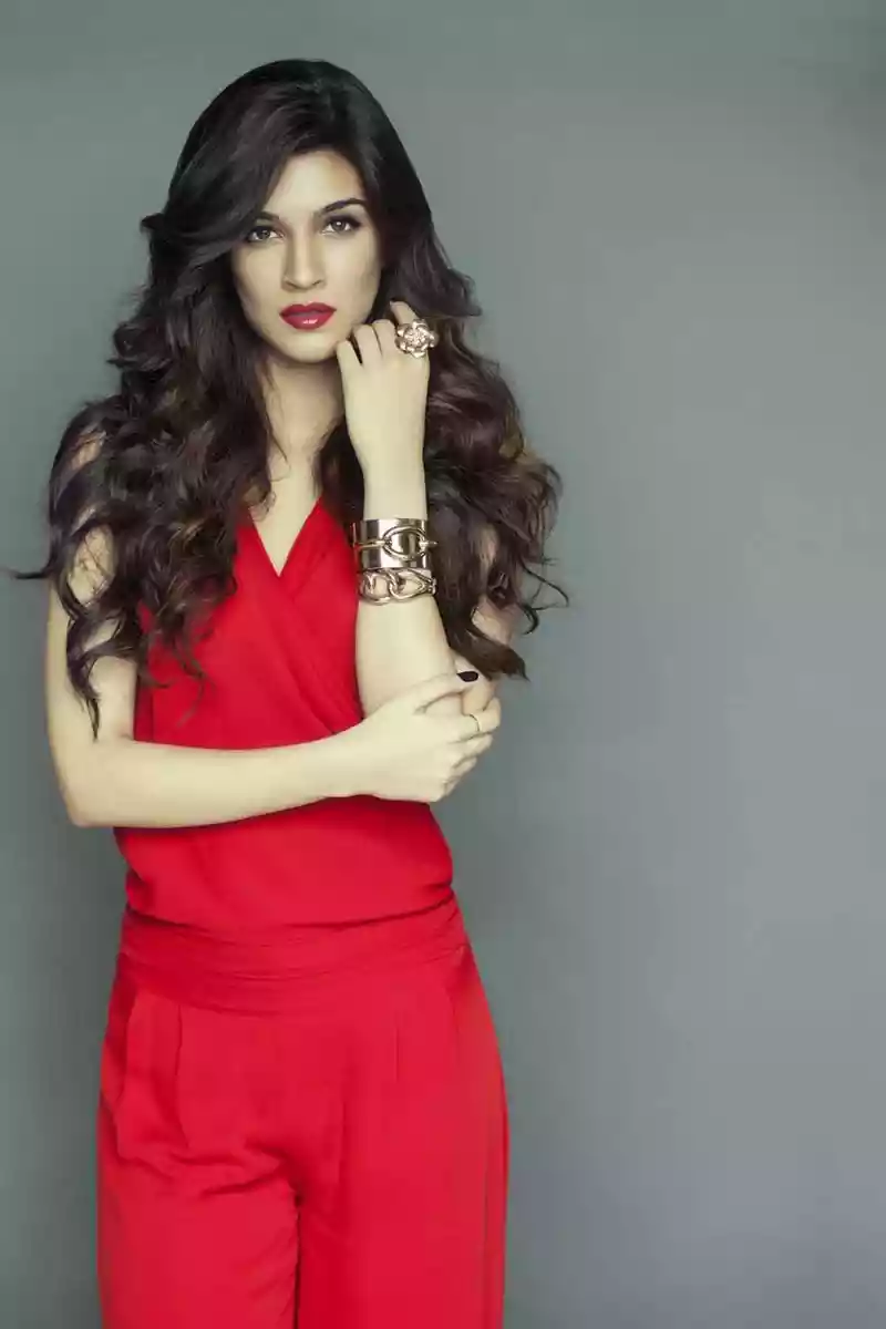 kriti sanon red outfit stylish look bollywood actress (4)