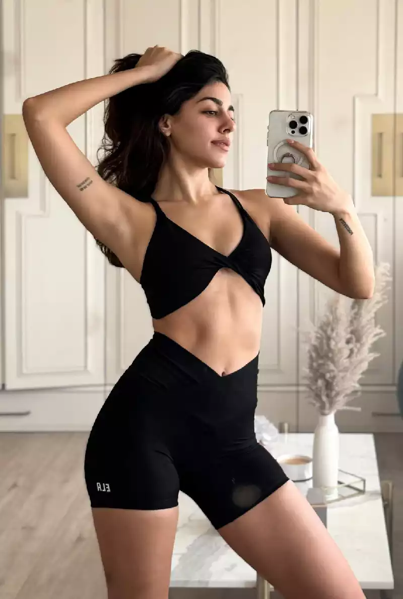 alaya f selfie gym outfit indian actress 3