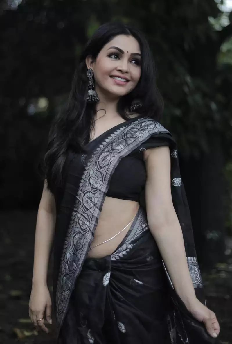 Shubhangi Atre in black saree shubhangi atre (5)