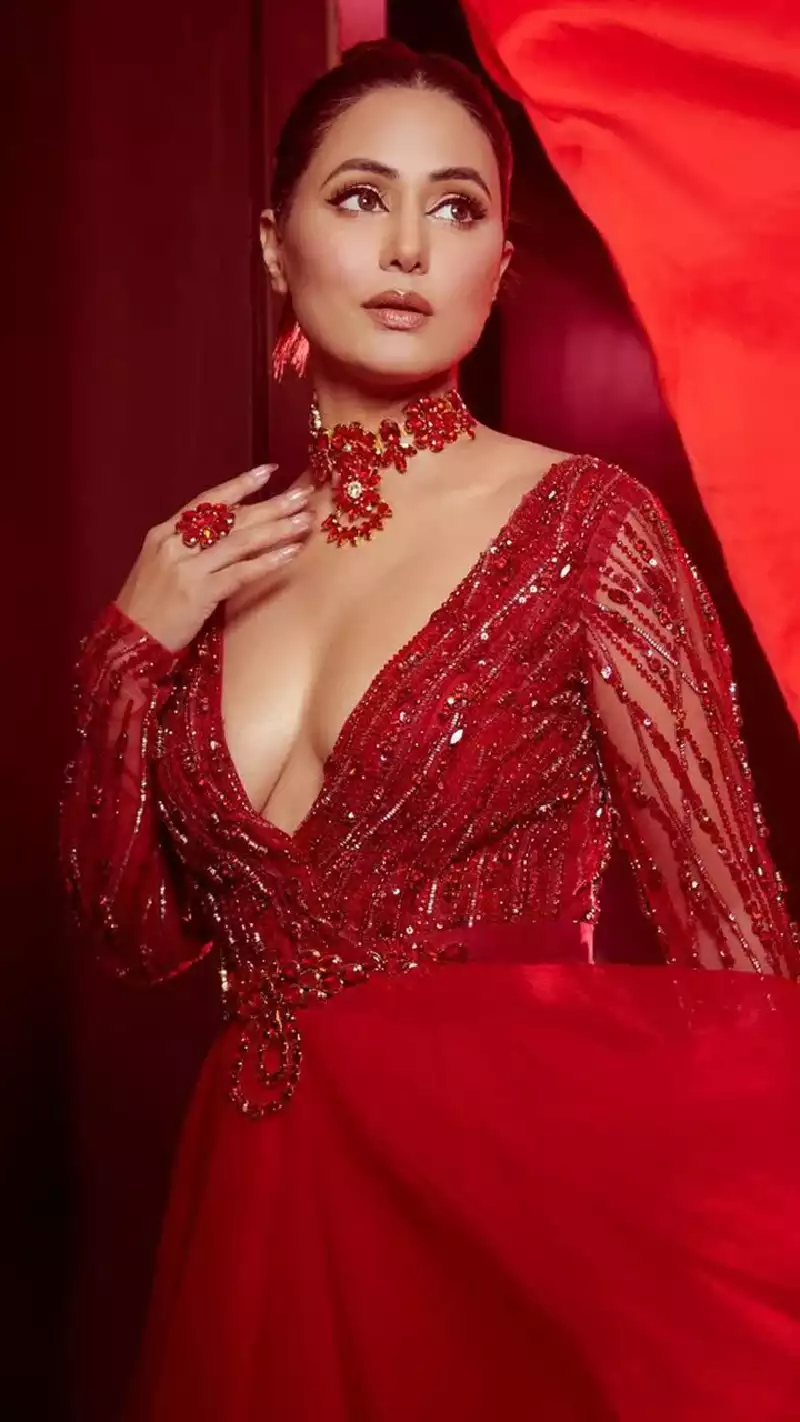 hina khan cleavage red dress 6