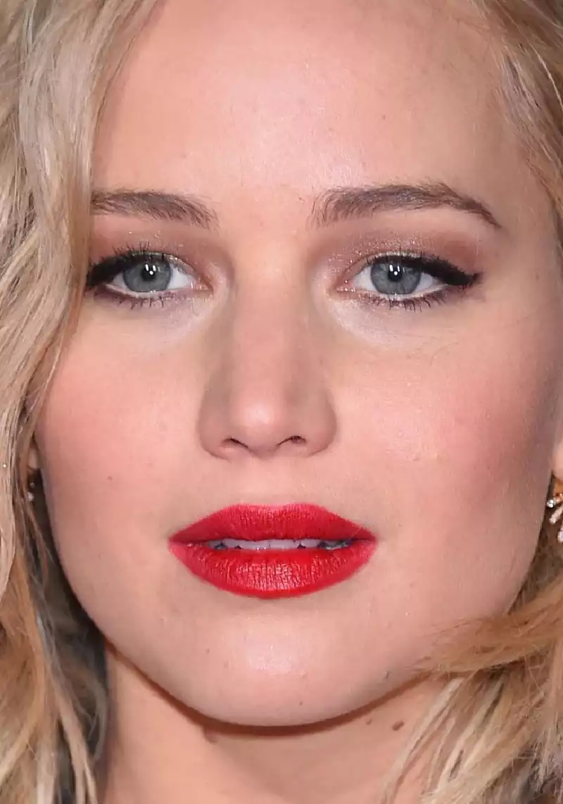 jennifer lawrence red lips red sparrow actress