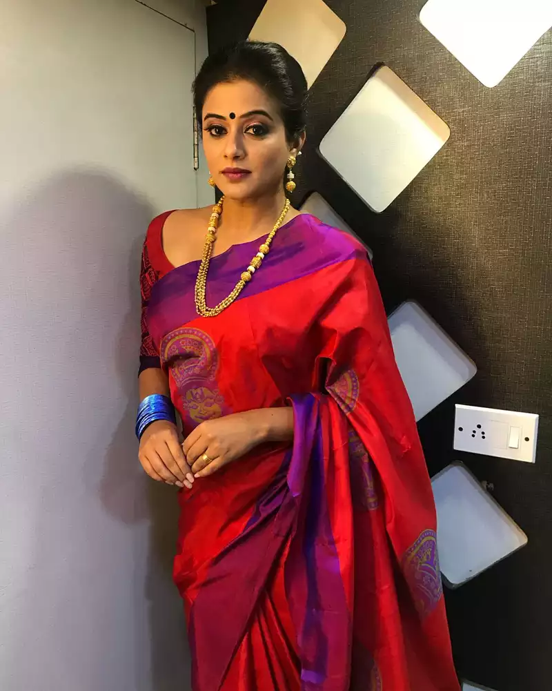 priyamani in saree stylish indian actress 15