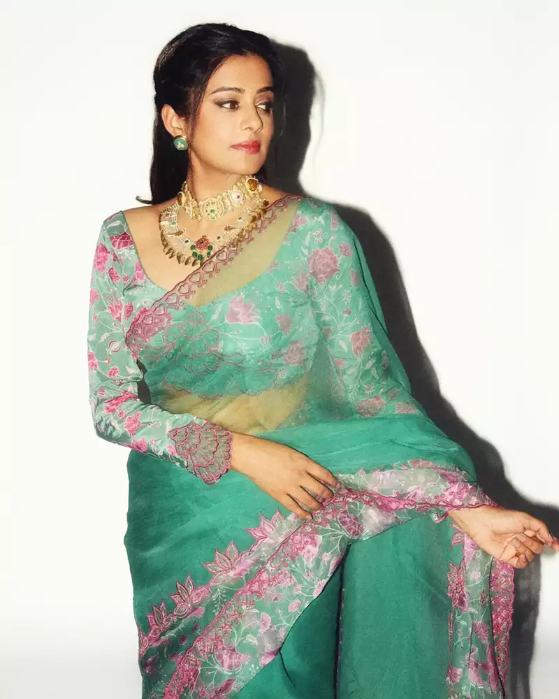 priyamani in saree stylish indian actress 3