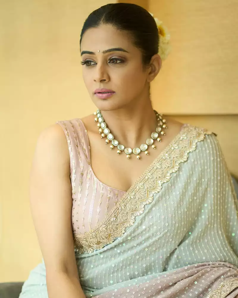 priyamani in saree stylish indian actress 4
