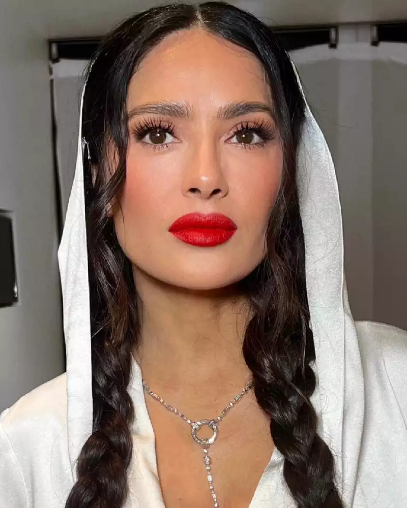 salma hayek red lips hollywood actress