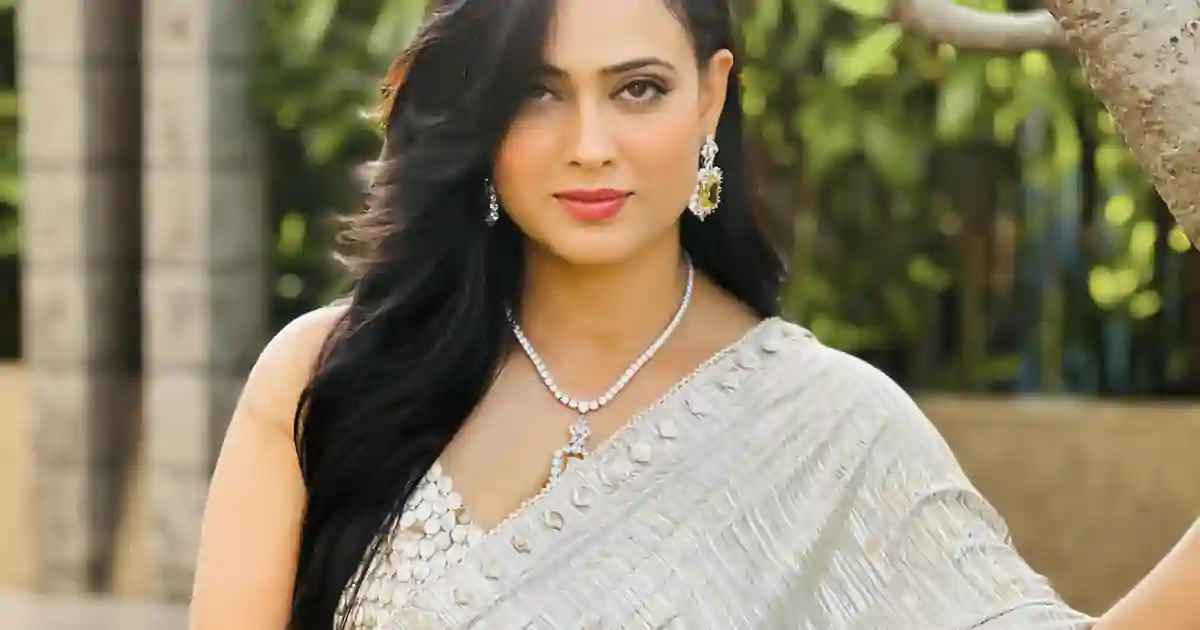 shweta tiwari in saree stylish look 1