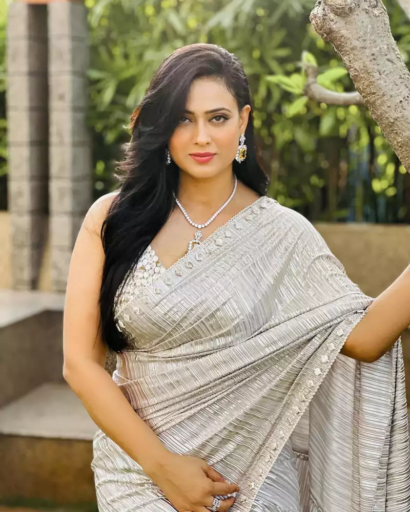 shweta tiwari saree sleeveless blouse indian actress (1)