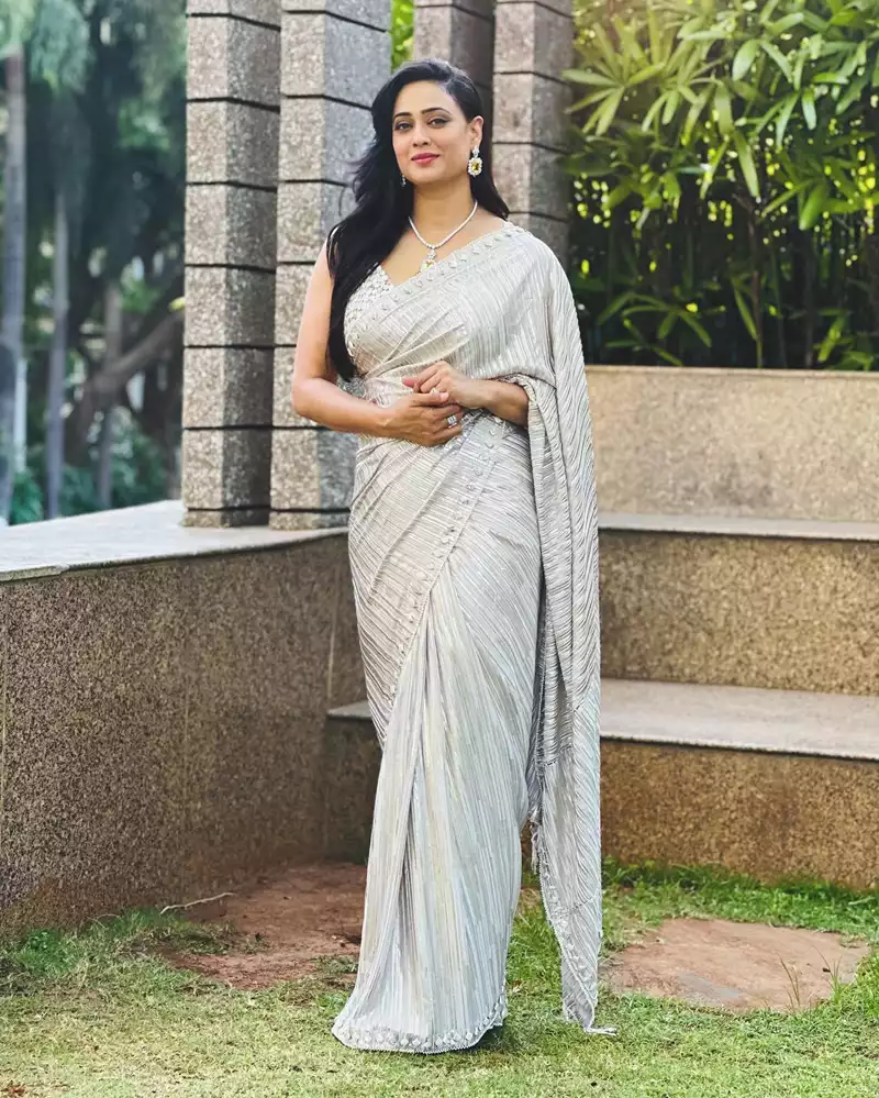 shweta tiwari saree sleeveless blouse indian actress (2)