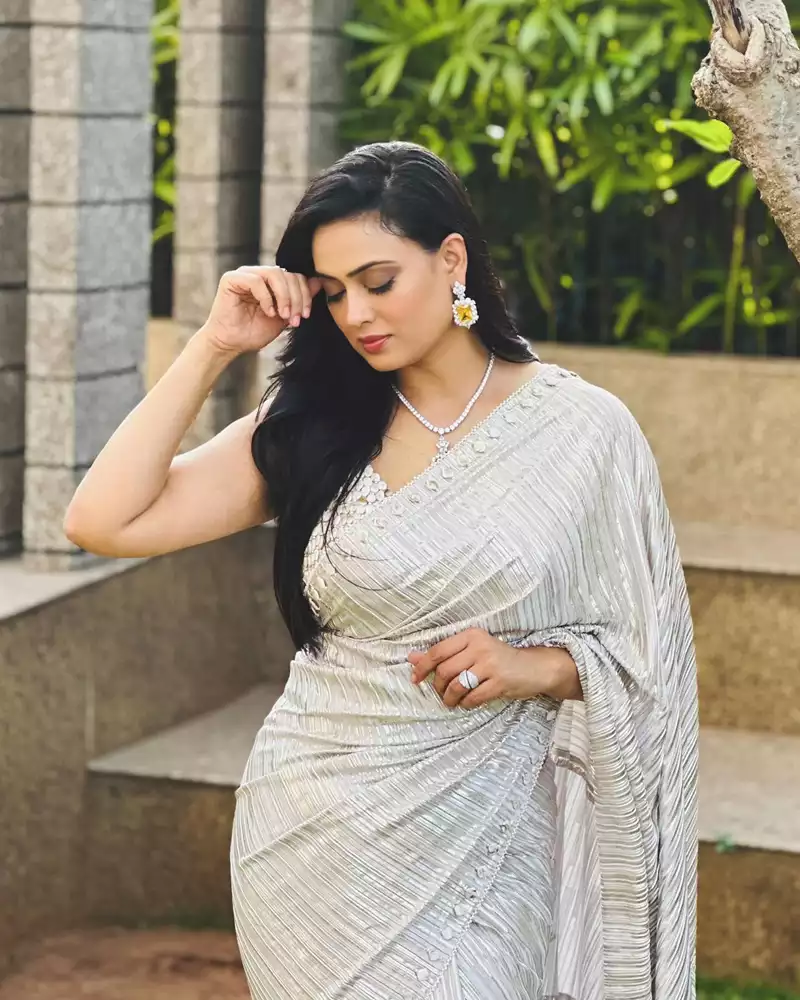 shweta tiwari saree sleeveless blouse indian actress (3)