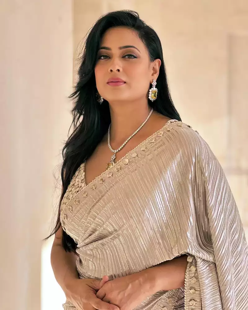 shweta tiwari saree sleeveless blouse indian actress (4)