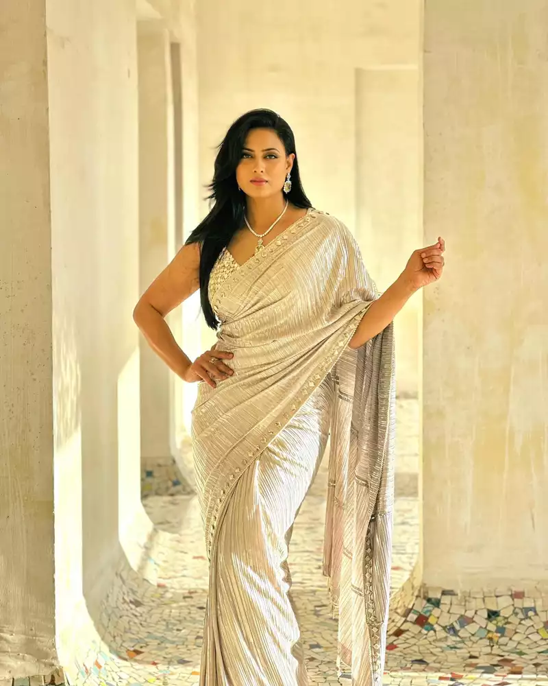 shweta tiwari saree sleeveless blouse indian actress (5)