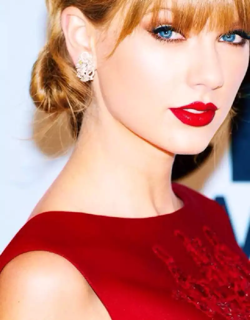 taylor swift red lips hollywood actress