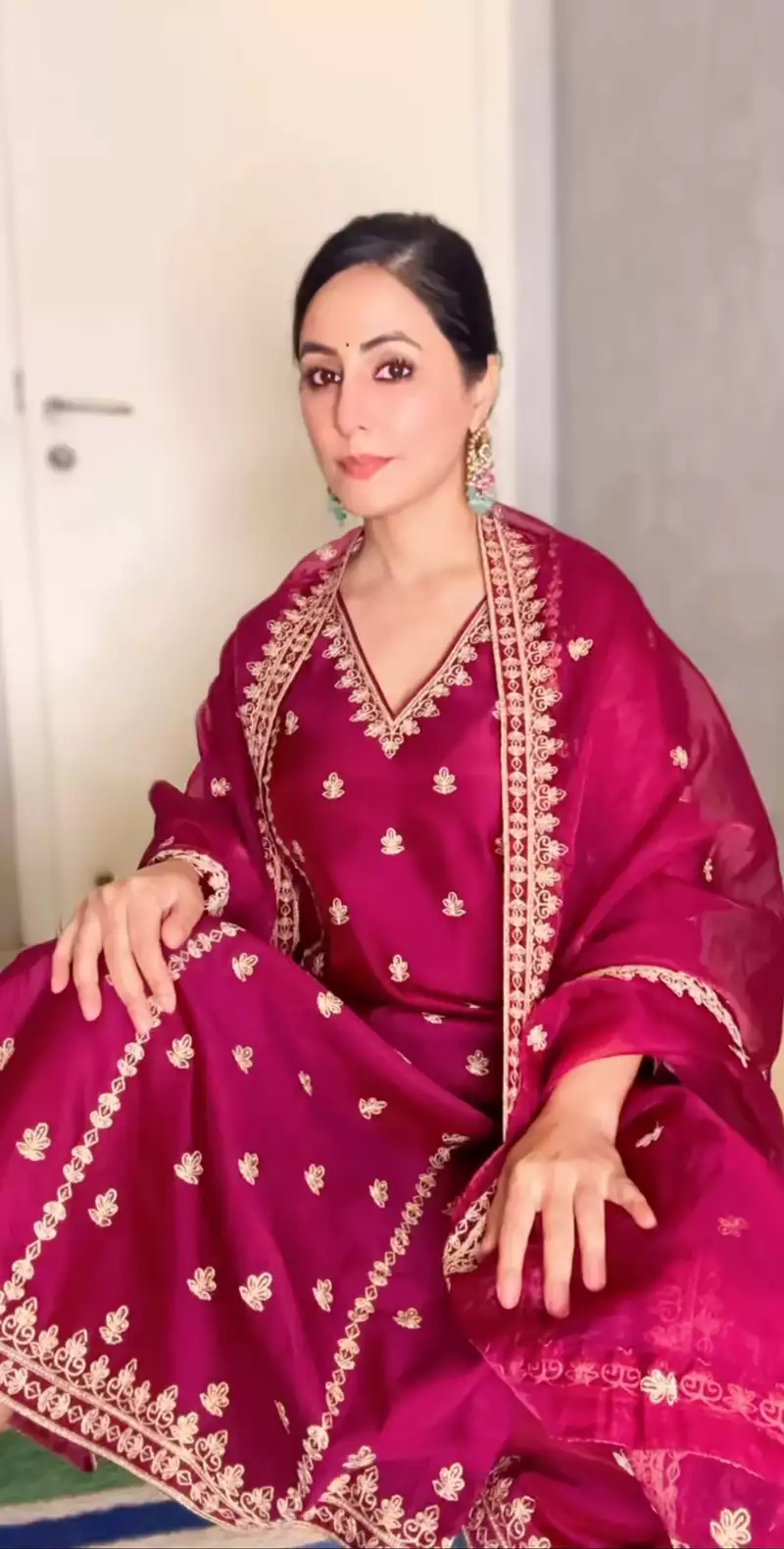 hina khan in suit stylish actress (15)