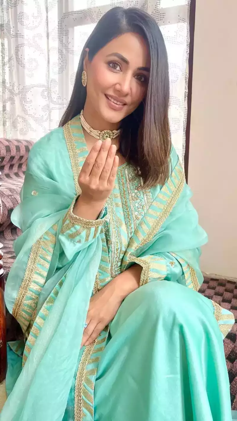 hina khan in suit stylish actress (2)