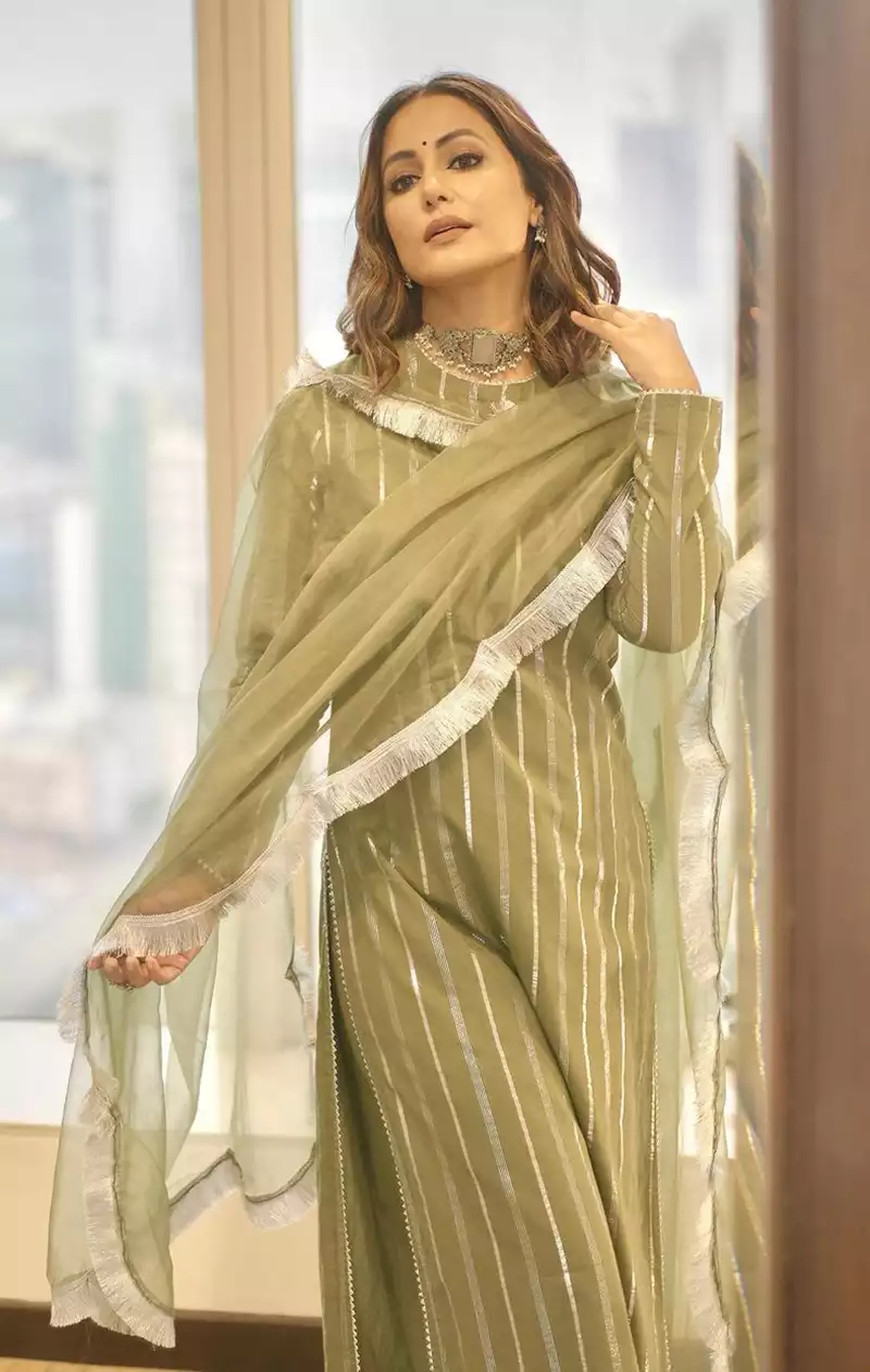 hina khan in suit stylish actress (8)