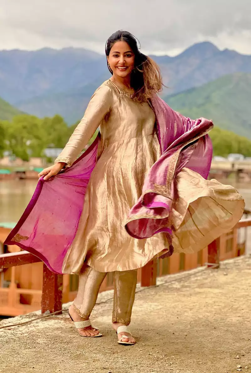hina khan in suit stylish actress (9)