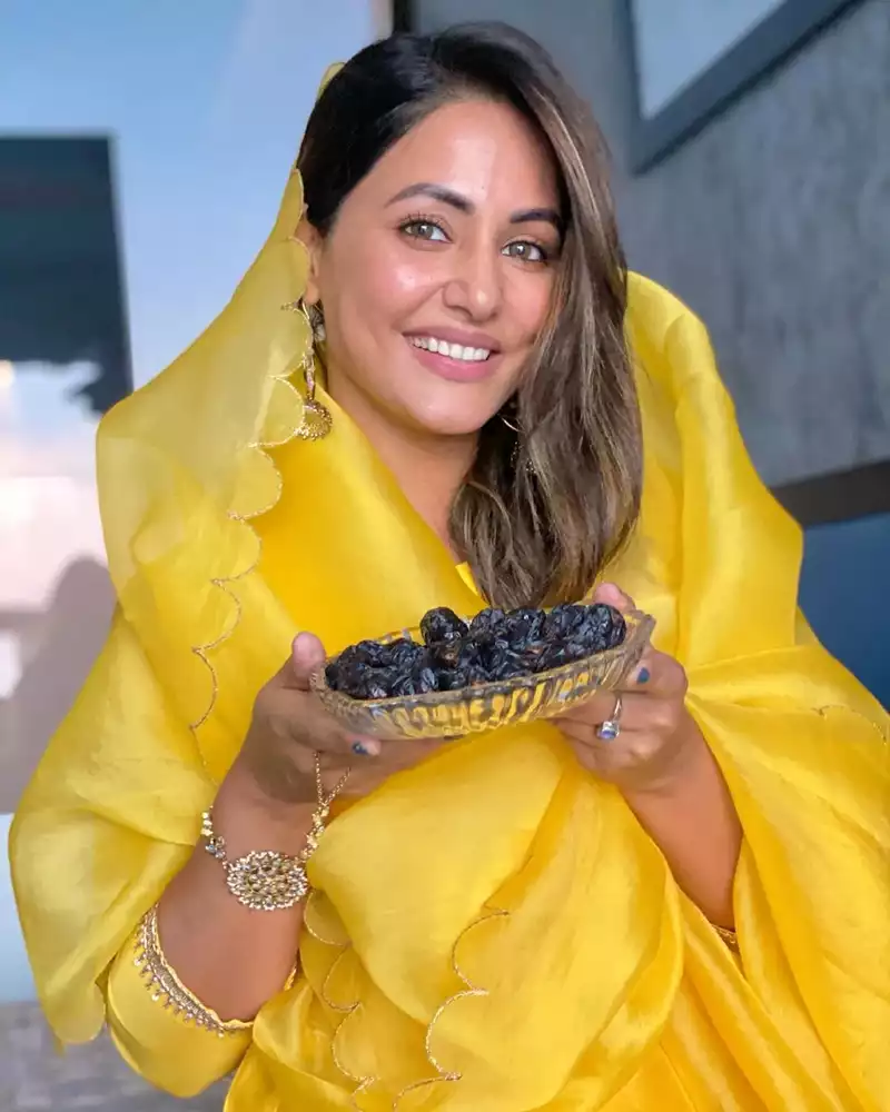 hina khan in yellow suit stylish actress (6)