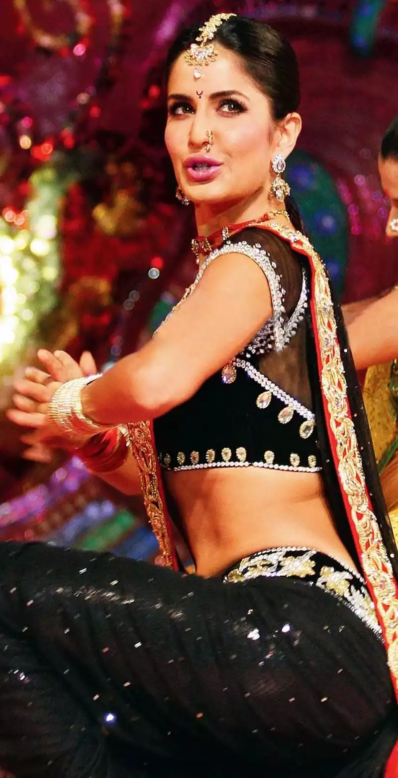 katrina kaif black saree dance indian actress (4)
