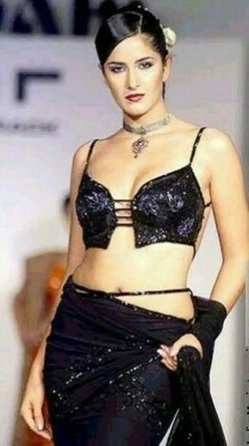 katrina kaif tiny blouse black saree old modeling (7)