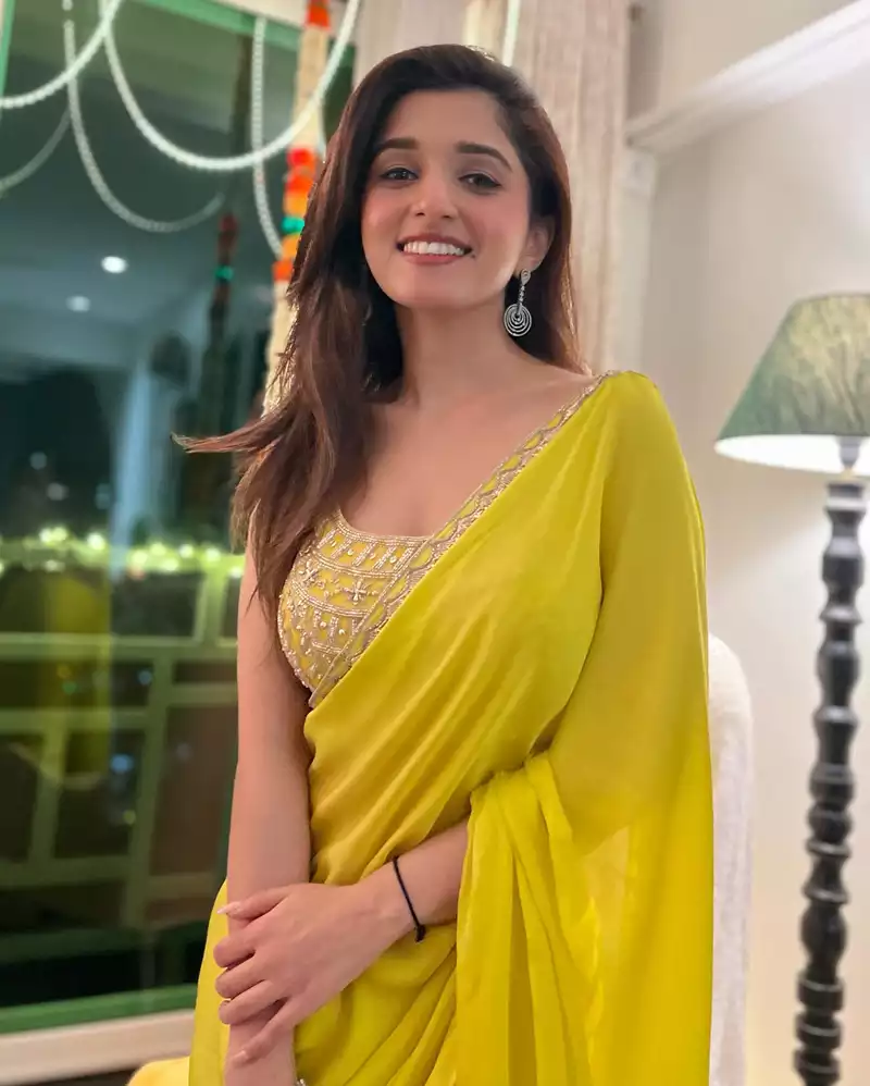 nidhi shah in yellow saree indian tv actress 10