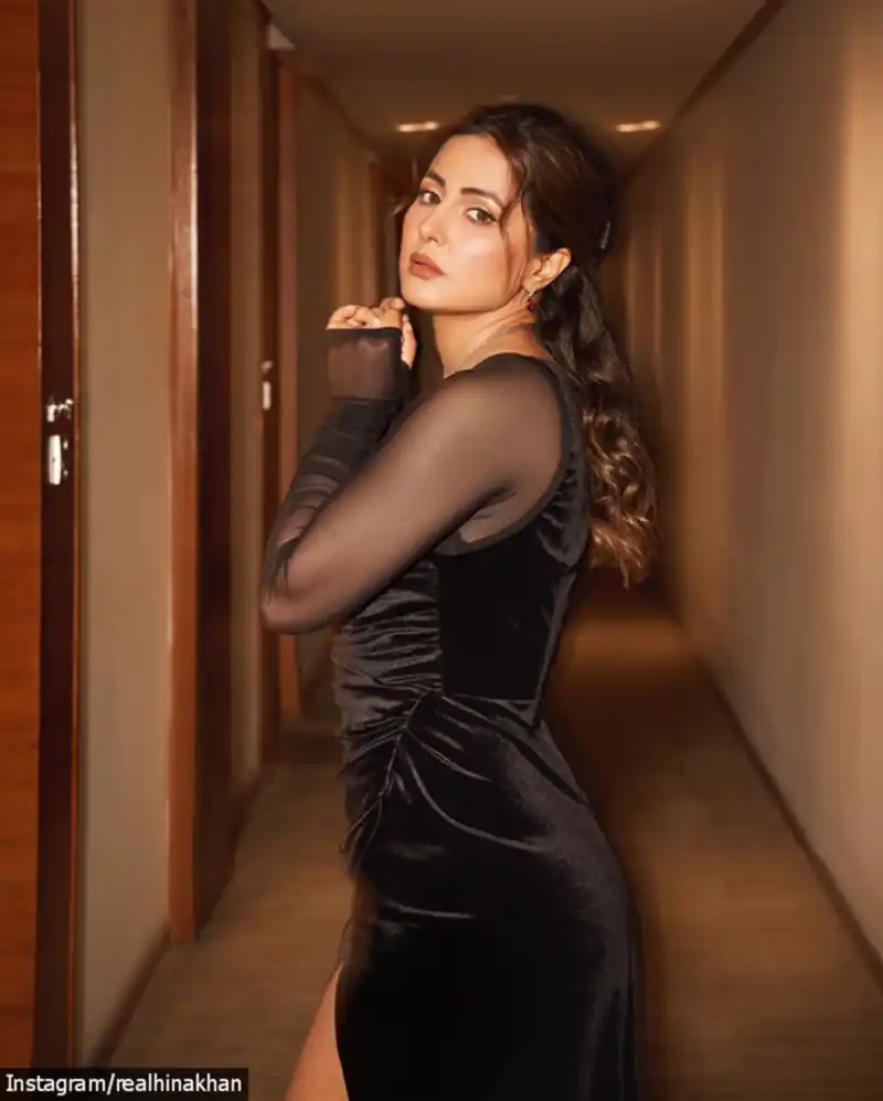 hina khan high slit black dress legs glamorous actress (5)
