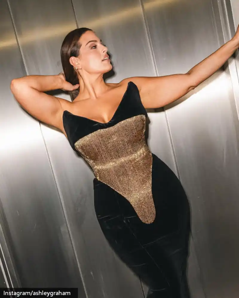 ashley graham off shoulder dress plus size model curvy (7)