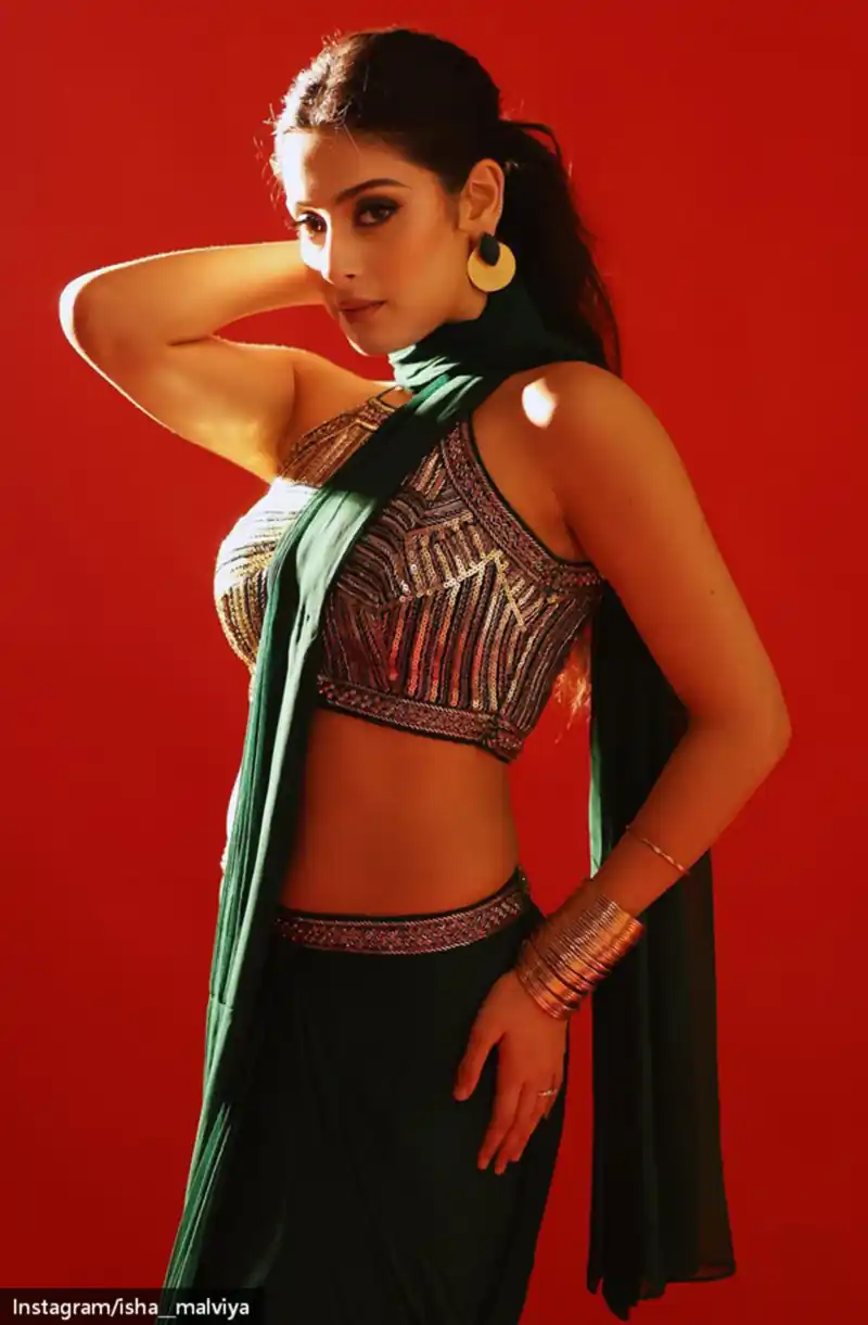 isha malviya saree indian actress 4