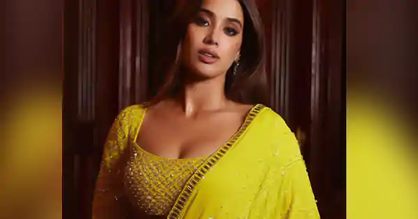 janhvi kapoor yellow saree curvy indian actress