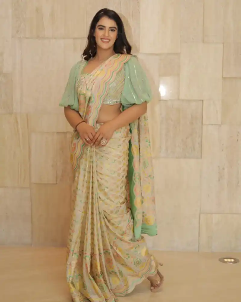 kavya thapar saree curvy indian actress 3 8