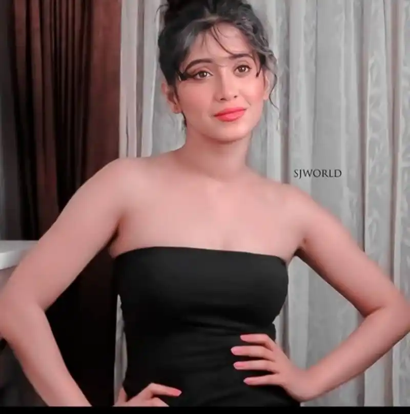 shivangi joshi off shoulder black dress tv actress